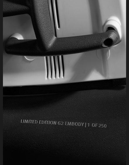 Hver G2 X Herman Miller Embody er nummereret ud af 250 stk